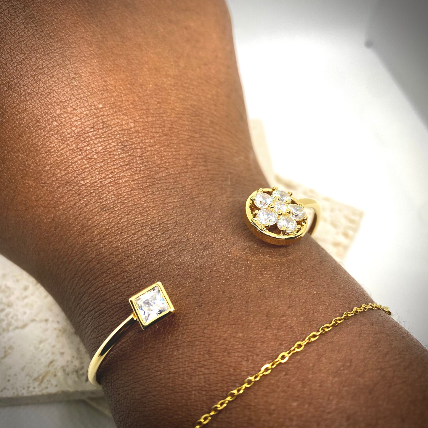 Bracelet jonc "carré circulaire"